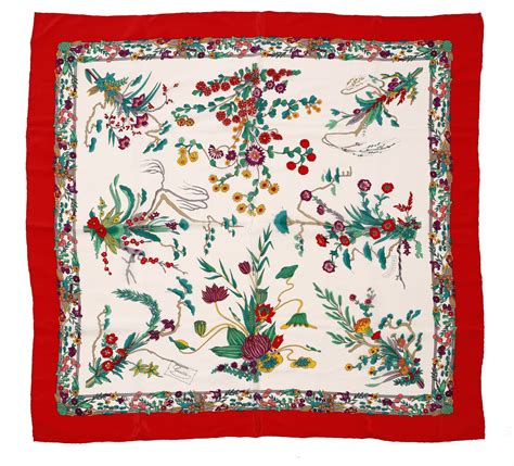 vecchio foulard di gucci con sfondo fenicotteri leoni